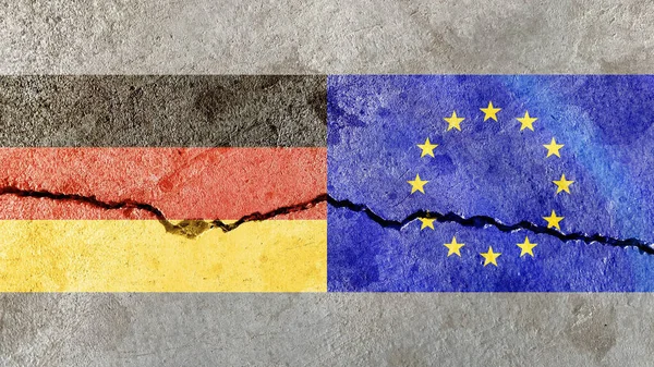 Německá Vlajka Vlajka Evropské Unie Popraskaném Pozadí Politiky Válečný Koncept — Stock fotografie