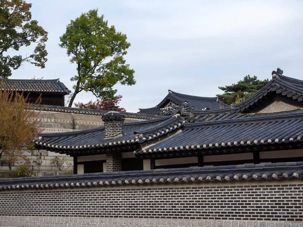 Zbliżenie Ujęcia Typowej Koreańskiej Architektury Czarnym Kolorze — Zdjęcie stockowe