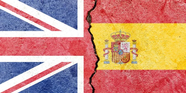 Brittisk Och Spansk Flagga Sprucken Väggpolitik Krig Konfliktkoncept — Stockfoto