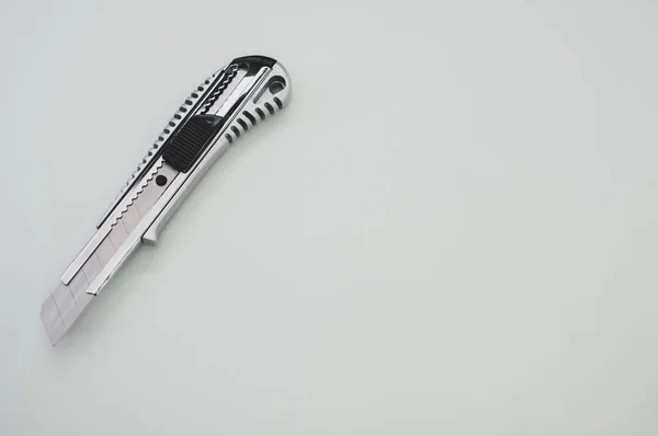 Крупный План Режущего Инструмента Изолированного Сером Фоне Нож Резки Картона — стоковое фото