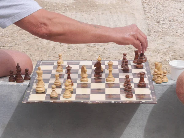 Der Prozess Des Schachspiels Einem Sonnigen Tag Freien — Stockfoto