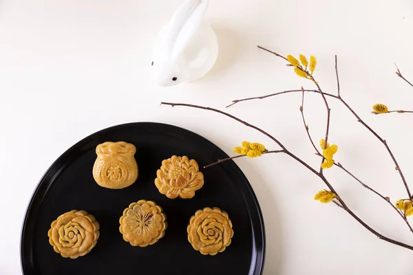 Pemandangan Atas Kue Bulan Atas Mangkuk Hitam Untuk Festival Pertengahan — Stok Foto