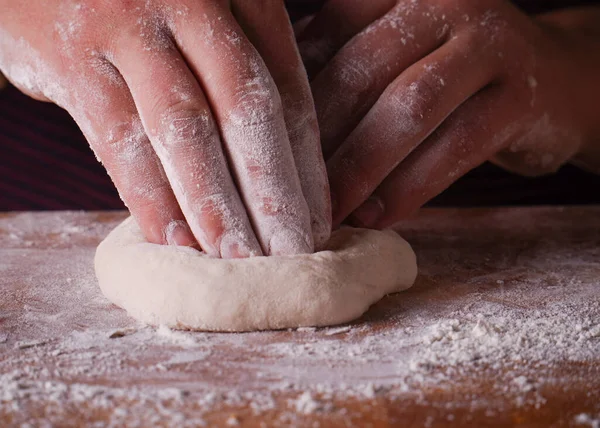 Closeup Shot Cook Kneading Hands Artisan Pizza Dough Floury Table — Stock Photo, Image