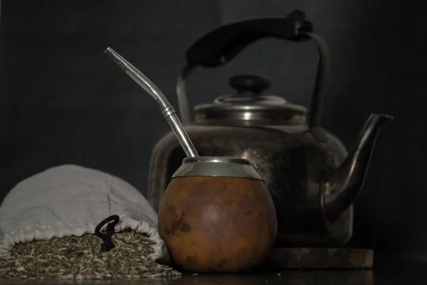 Trago Calabaza Marrón Una Tetera Una Bolsa Llena Hierba Llamada —  Fotos de Stock