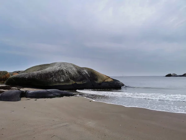 Disparo Costa Frente Mar Bajo Cielo Nublado Ula Noruega — Foto de Stock