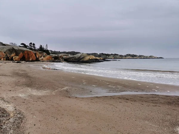 Tiro Costa Frente Para Mar Sob Céu Escuro Revestien Larvik — Fotografia de Stock