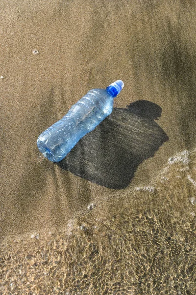 Vertical Shot Plastic Bottle Coast Pollution Concept — Stock Photo, Image