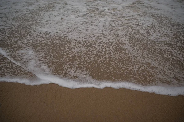 Piękne Ujęcie Fali Piaszczystej Plaży Idealne Tło Lub Tapetę — Zdjęcie stockowe
