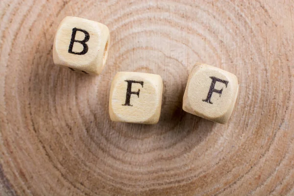 Nahaufnahme Von Bff Buchstabenwürfeln Auf Einer Holzoberfläche — Stockfoto