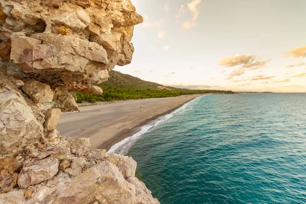 Vacker Bild Ett Blått Hav Med Sandstrand — Stockfoto