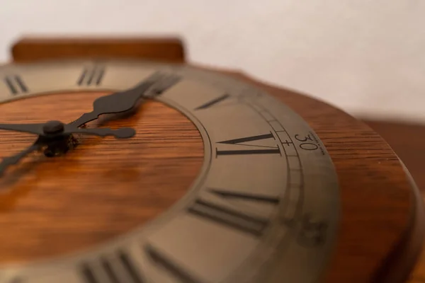 Mise Point Sélective Une Horloge Bois — Photo