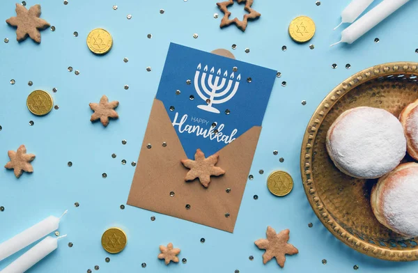 Modrá Chanuka Ležela Bílými Svíčkami Sušenkami Želé Koblihami Židovské Svátky — Stock fotografie