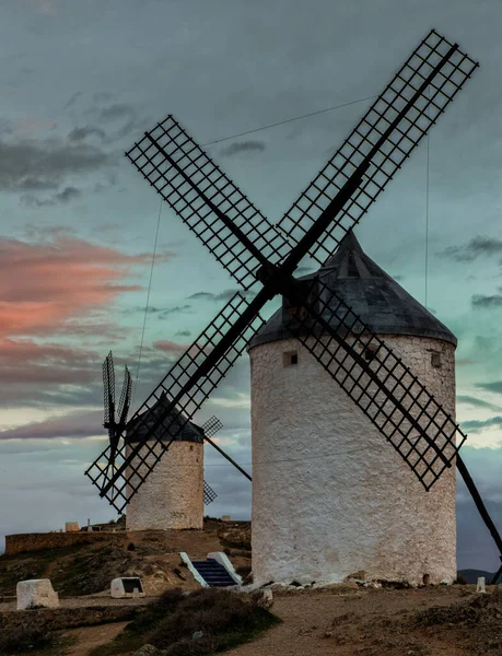 Традиционные Белые Ветряные Мельницы Консуэгре Тбедо Испания — стоковое фото