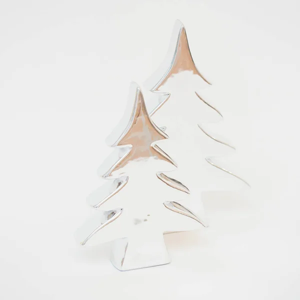 Ένα Κοντινό Πλάνο Από Μικρά Ασημένια Στολίδια Σχήμα Χριστουγεννιάτικου Δέντρου — Φωτογραφία Αρχείου