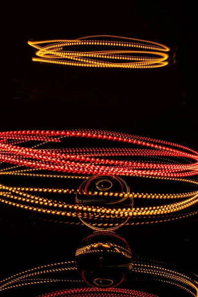 Tiro Vertical Luzes Coloridas Abstratas Fundo Preto — Fotografia de Stock