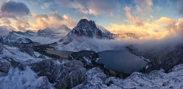 Een Betoverende Opname Van Berg Assiniboine Provincial Park Onder Heldere — Stockfoto