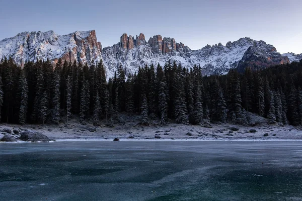 Eine Wunderschöne Landschaft Des Karersees Mit Dem Latemar Provinz Bozen — Stockfoto