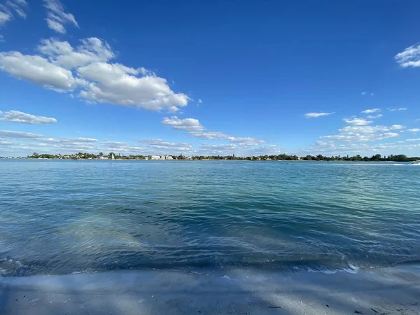 Eine Faszinierende Landschaft Eines Blauen Meeres — Stockfoto