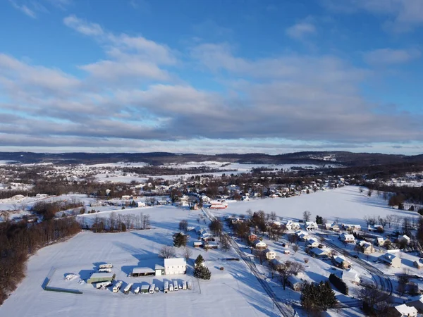 Nahaufnahme Einer Schneebedeckten Landschaft Unter Klarem Himmel — Stockfoto