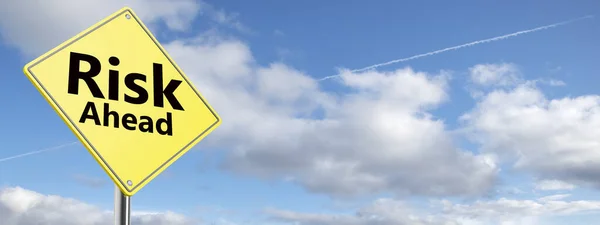 Eine Darstellung Von Blauem Himmel Und Gelbem Verkehrszeichen Mit Textrisiko — Stockfoto