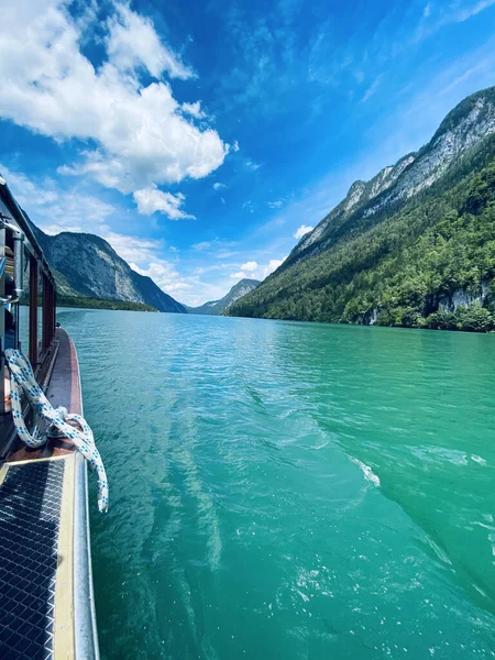 Vertical Shot Ferry Boat Sailing River Beautiful Mountain Forest Cloudy — Stock Photo, Image