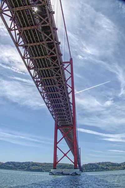 Zdjęcie Pionowe Mostu Kwietnia Lizbona Portugalia — Zdjęcie stockowe