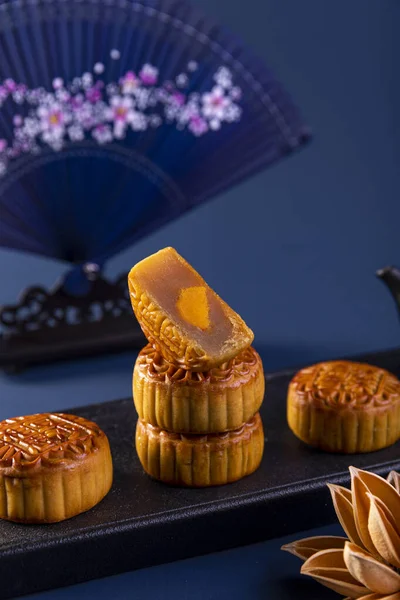 Enfoque Selectivo Vertical Deliciosos Pasteles Luna Chinos Tradicionales — Foto de Stock