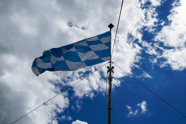 Tiro Ángulo Bajo Bandera Baviera Poste Aire Libre Bajo Hermoso — Foto de Stock