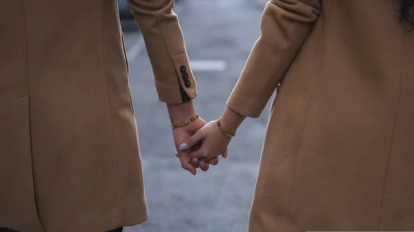 Loving Couple Wearing Beige Coats Holding Hands — Stock Photo, Image