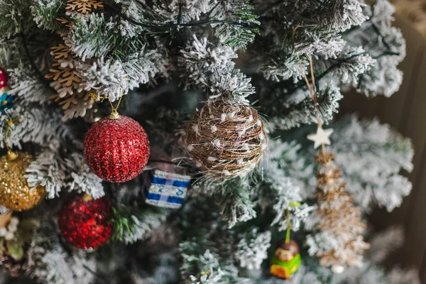 Shallow Focus Shot Toys Christmas Tree Colorful Balls Braided Creative — Stock Photo, Image