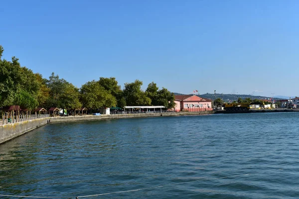 Fotografie Frumoasă Unei Stațiuni Lângă Lac — Fotografie, imagine de stoc