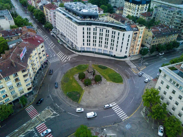 Luftaufnahme Von Gebäuden Rund Einen Platz Einer Kleinstadt — Stockfoto