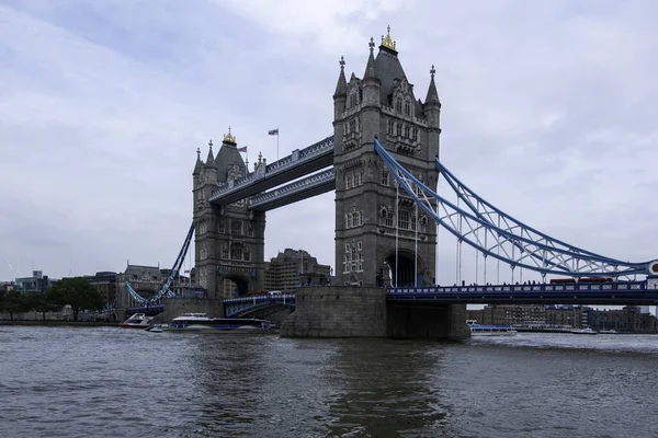 London United Kingdom Ağustos 2014 Londra Thames Nehri Geçen Sir — Stok fotoğraf