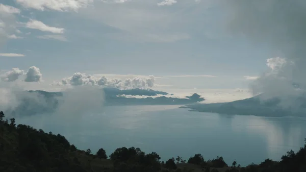 Malebný Pohled Jezero Atitlan Guatemale Zamračeném Ranním Pozadí — Stock fotografie