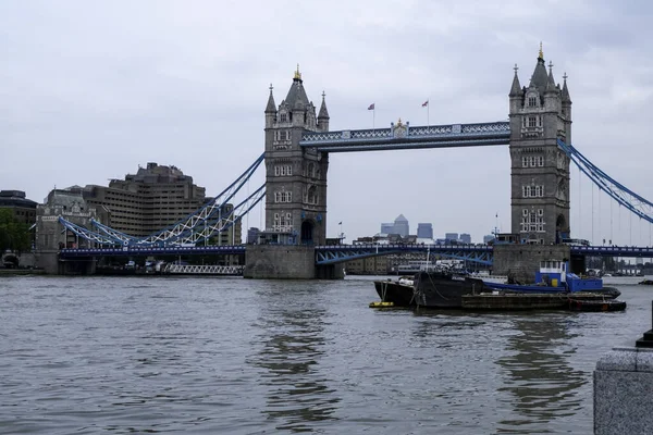London United Kingdom Ağustos 2014 Londra Thames Nehri Geçen Sir — Stok fotoğraf