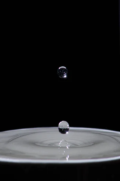 Vertical Shot Drop Water Falling Black Background — Stock Photo, Image