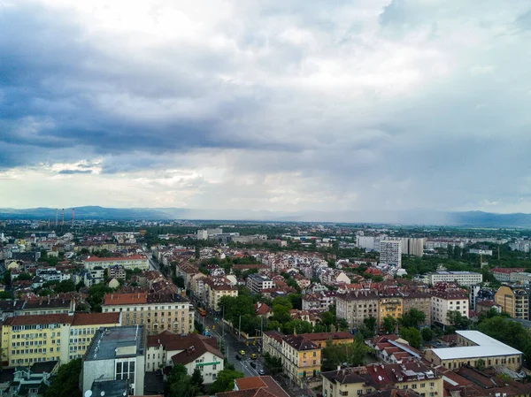 Eine Hochauflösende Aufnahme Von Gebäuden Und Häusern Einer Stadt Aufgenommen — Stockfoto