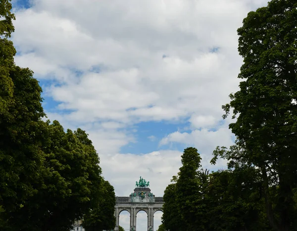 Una Hermosa Toma Del Arco Del Triunfo Parque Cinquantenaire Bruselas — Foto de Stock