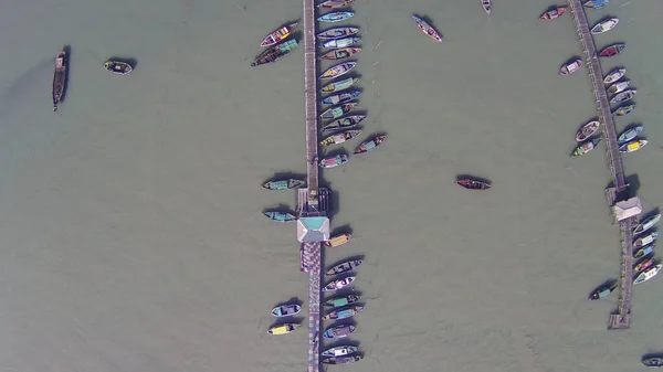 Vzdušný Pohled Shora Mnoho Zakotvených Plachetnic Seřazených Molu — Stock fotografie