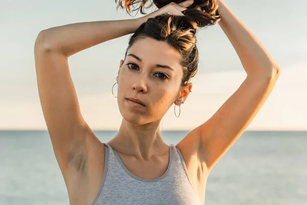 Una Donna Caucasica Sportiva Una Spiaggia Benicasim Spagna — Foto Stock