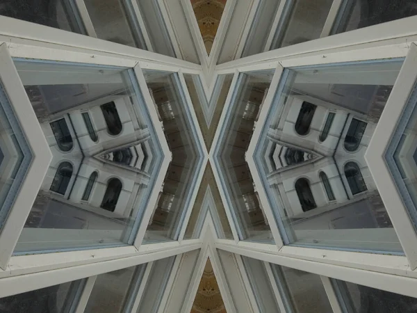 Kaleidoszkóp Minta Tükrözött Klasszikus Építészeti Elemekből — Stock Fotó