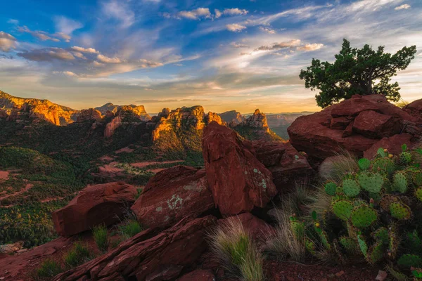 Egy Lövés Vörös Sziklák Mitten Ridge Háttér Naplementekor Sedona Arizona — Stock Fotó