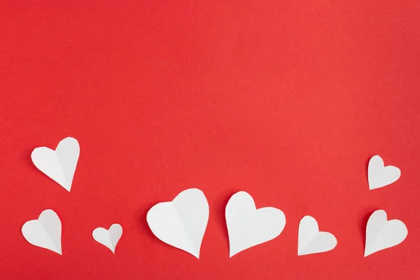 Beyaz Kağıt Kalpli Güzel Bir Sevgililer Günü Kartı — Stok fotoğraf