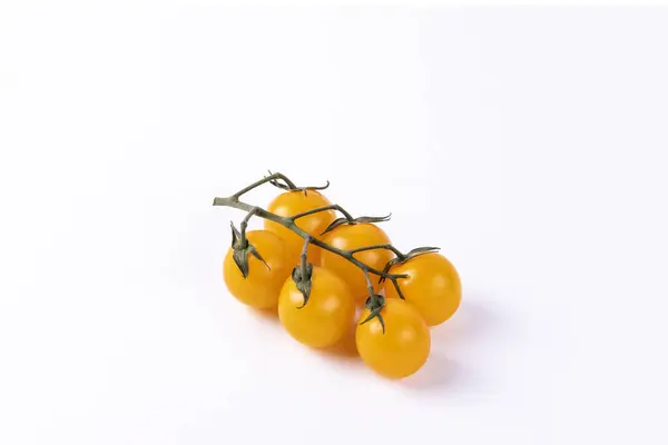 Tomates Cereja Amarelos Isolados Fundo Branco — Fotografia de Stock