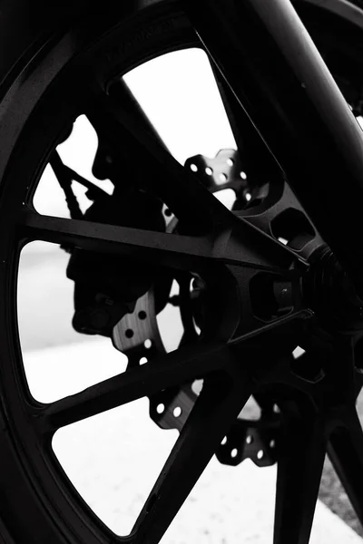 Plan Vertical Une Roue Moto Noire — Photo