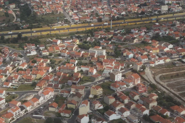 Ein Altstädtisches Stadtbild Mit Ländlichen Traditionellen Rot Gefliesten Gebäuden — Stockfoto