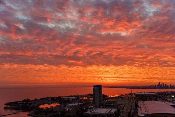 Een Adembenemende Luchtfoto Van Stad Bij Zonsondergang — Stockfoto