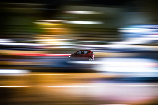 Carro Excesso Velocidade Dirigindo Uma Estrada Com Borrão Movimento — Fotografia de Stock