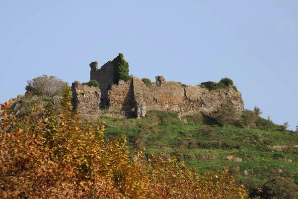 Veche Clădire Istorică Construită Din Piatră Ruine Mossy Sub Peisaj — Fotografie, imagine de stoc