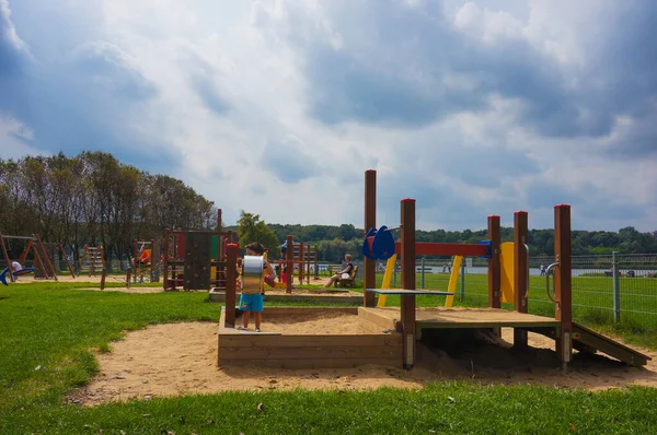 Poznan Polónia Setembro 2017 Equipamento Areia Com Criança Brincando Playground — Fotografia de Stock